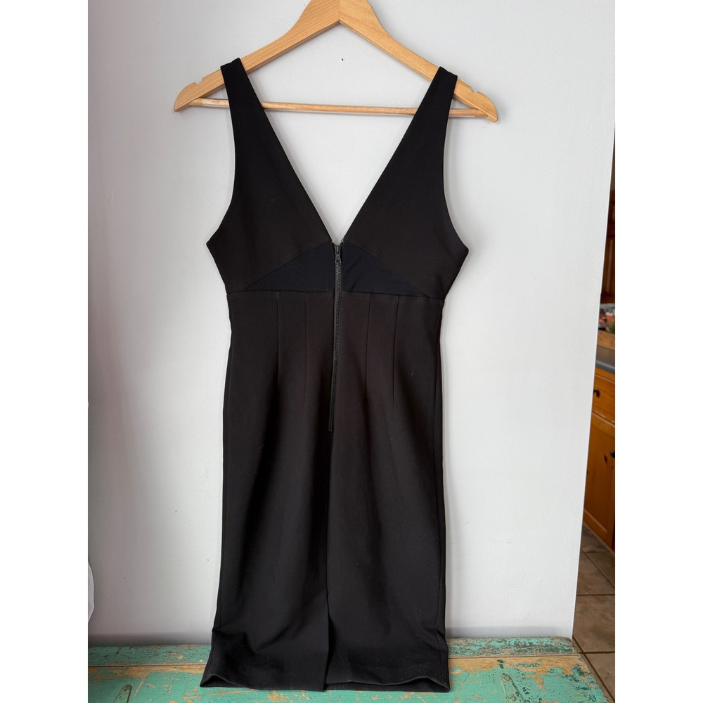 Alice + Olivia Yve black V-Neck Mesh Back Cutout Sheath Dress Size‎ 4 minimal - Picture 3 of 9